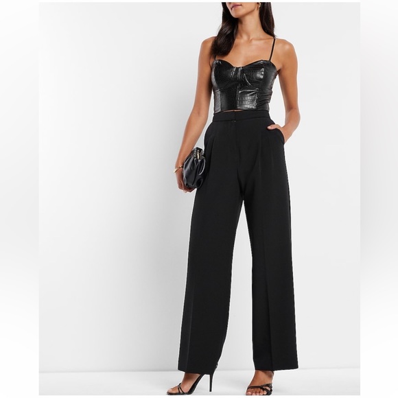 Express Body Contour Croc Faux Leather Corset Cropped Top - Picture 2 of 4